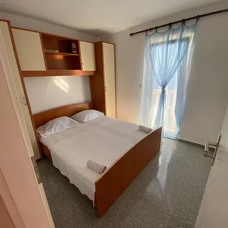 Arjan2 Apartment