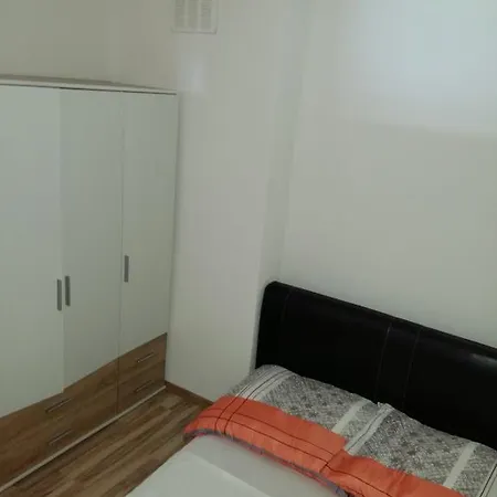 Arjan2 Apartment