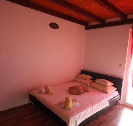 Arjan2 Apartment